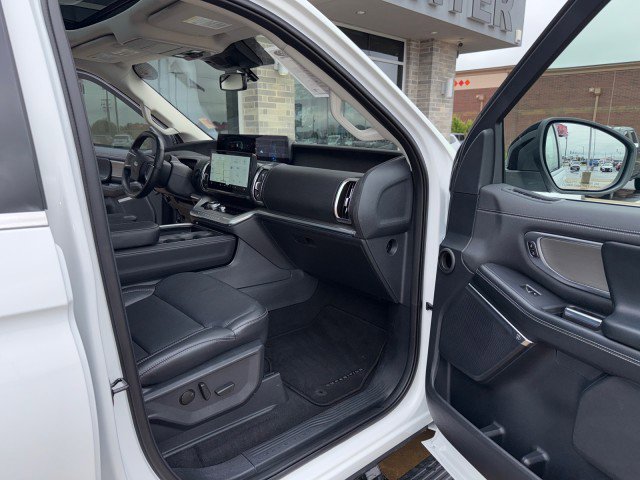 Used 2025 Ford Expedition Max Platinum AWD/4WD image 18