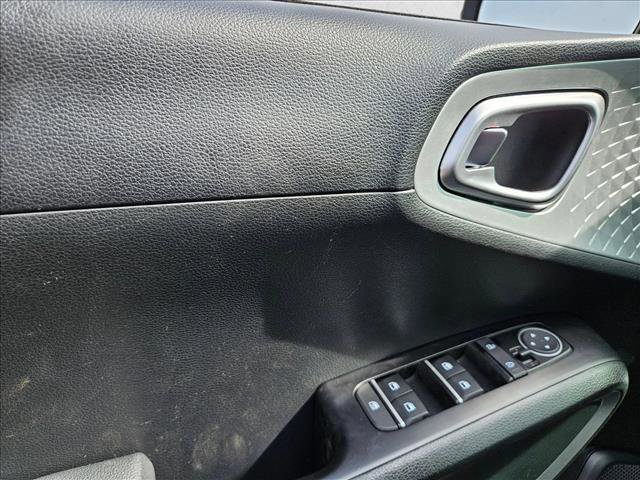 Used 2025 Kia Soul LX w/ LX Technology Package image 8