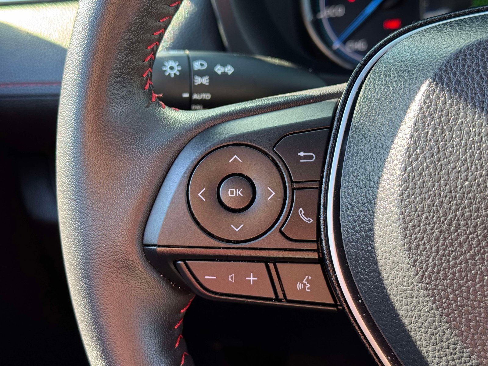 Used 2024 Toyota RAV4 SE w/ Weather & Moonroof Package image 20