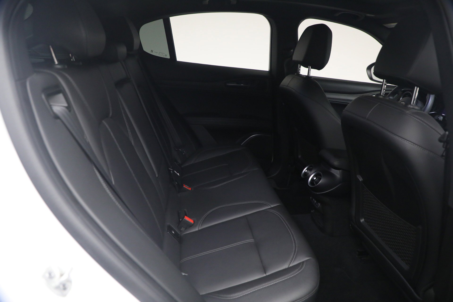 Used 2022 Alfa Romeo Stelvio Ti AWD/4WD image 17