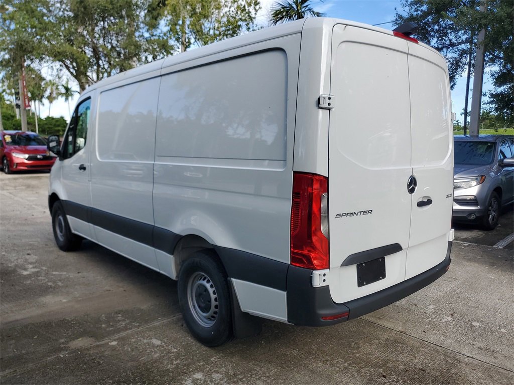 Used 2025 Mercedes-Benz Sprinter 2500 image 4