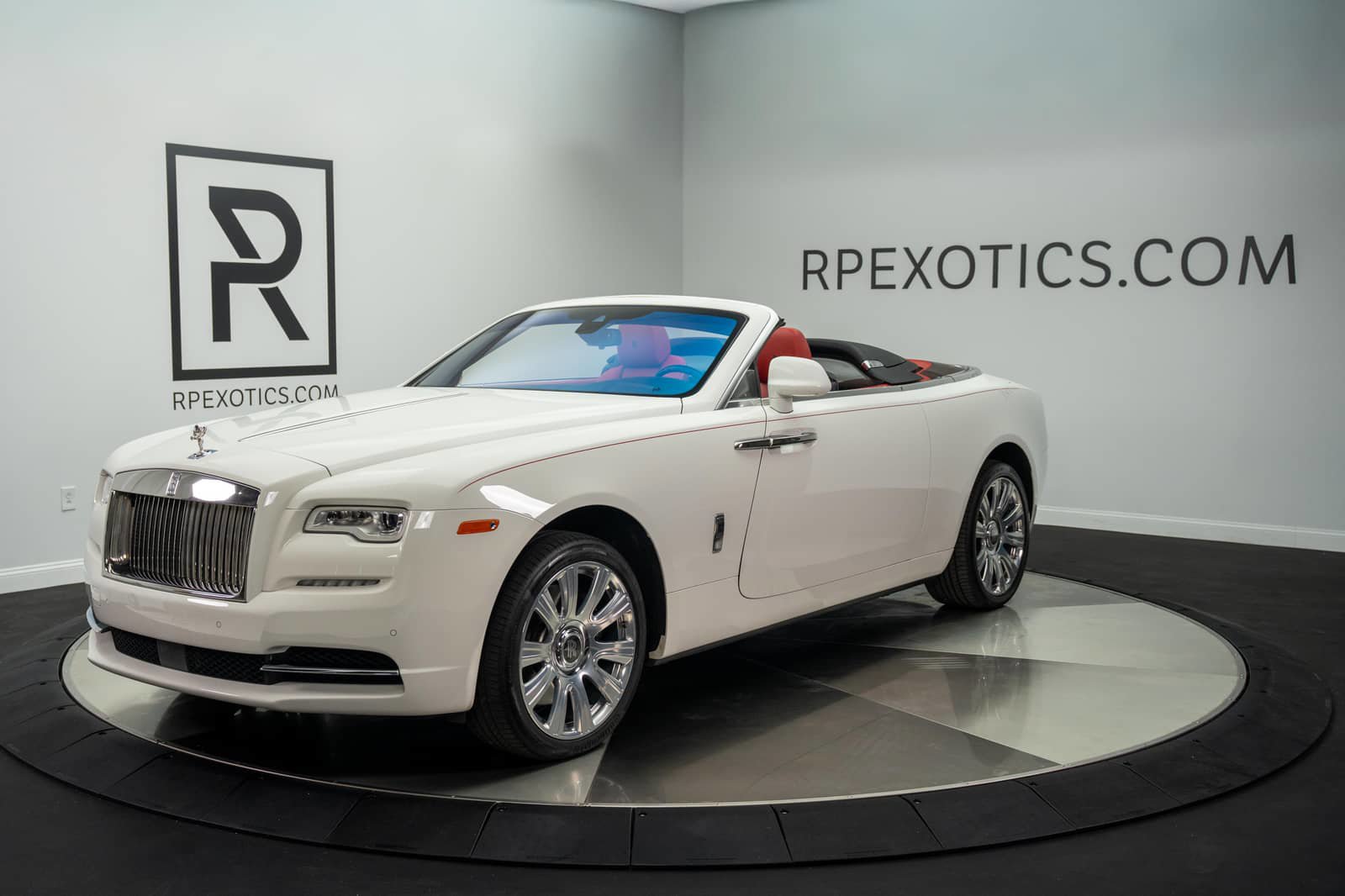 Used 2017 Rolls-Royce Dawn RWD image 14