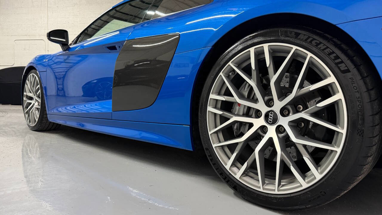 Used 2017 Audi R8 V10 plus w/ Full Leather Package image 30