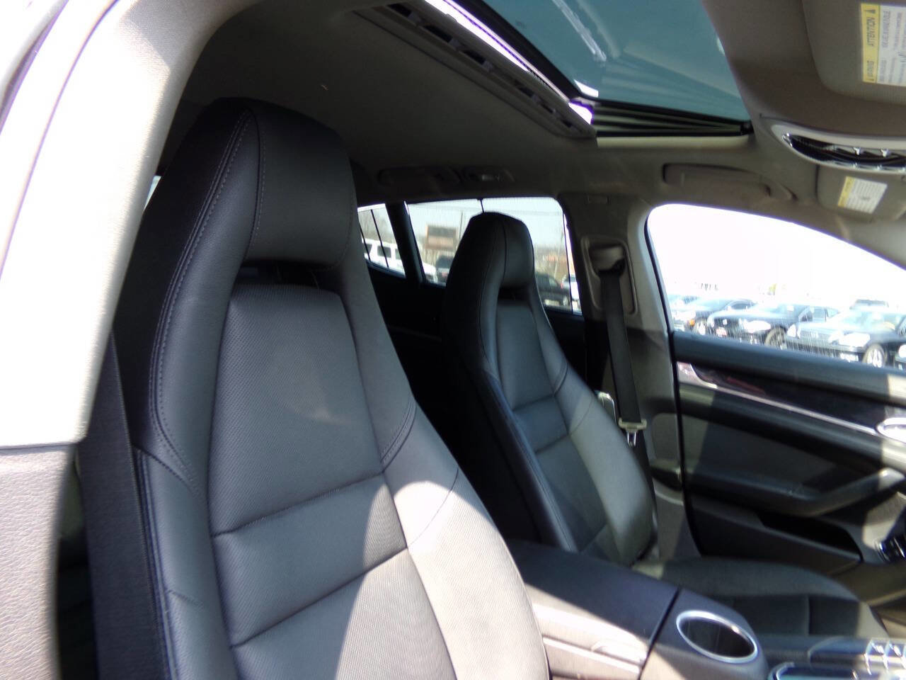 Used 2014 Porsche Panamera S image 32