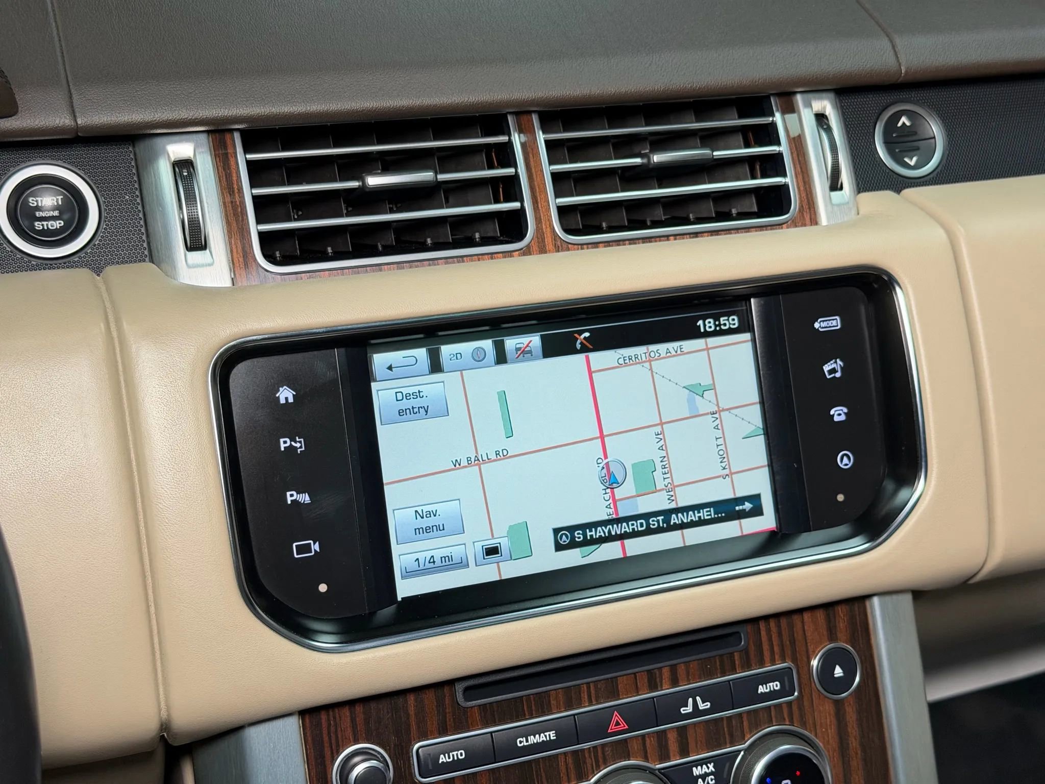 Used 2016 Land Rover Range Rover HSE image 47