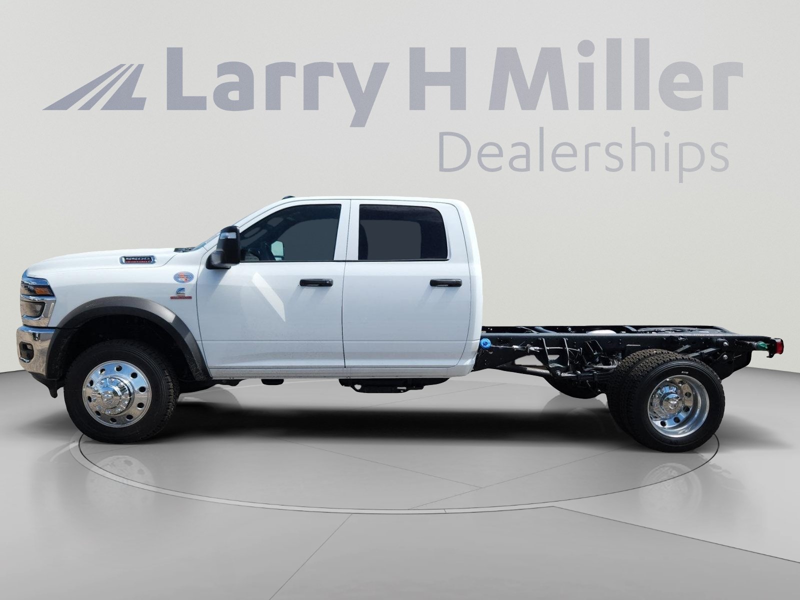 New 2025 RAM 5500 Tradesman AWD/4WD image 3