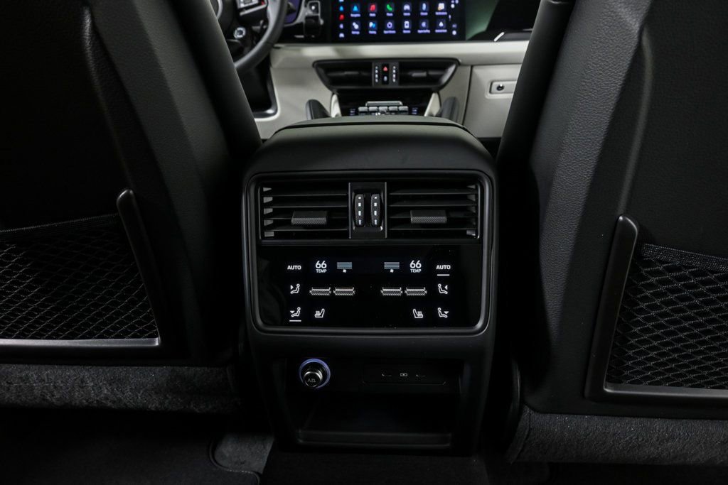 Certified 2025 Porsche Cayenne Coupe image 20