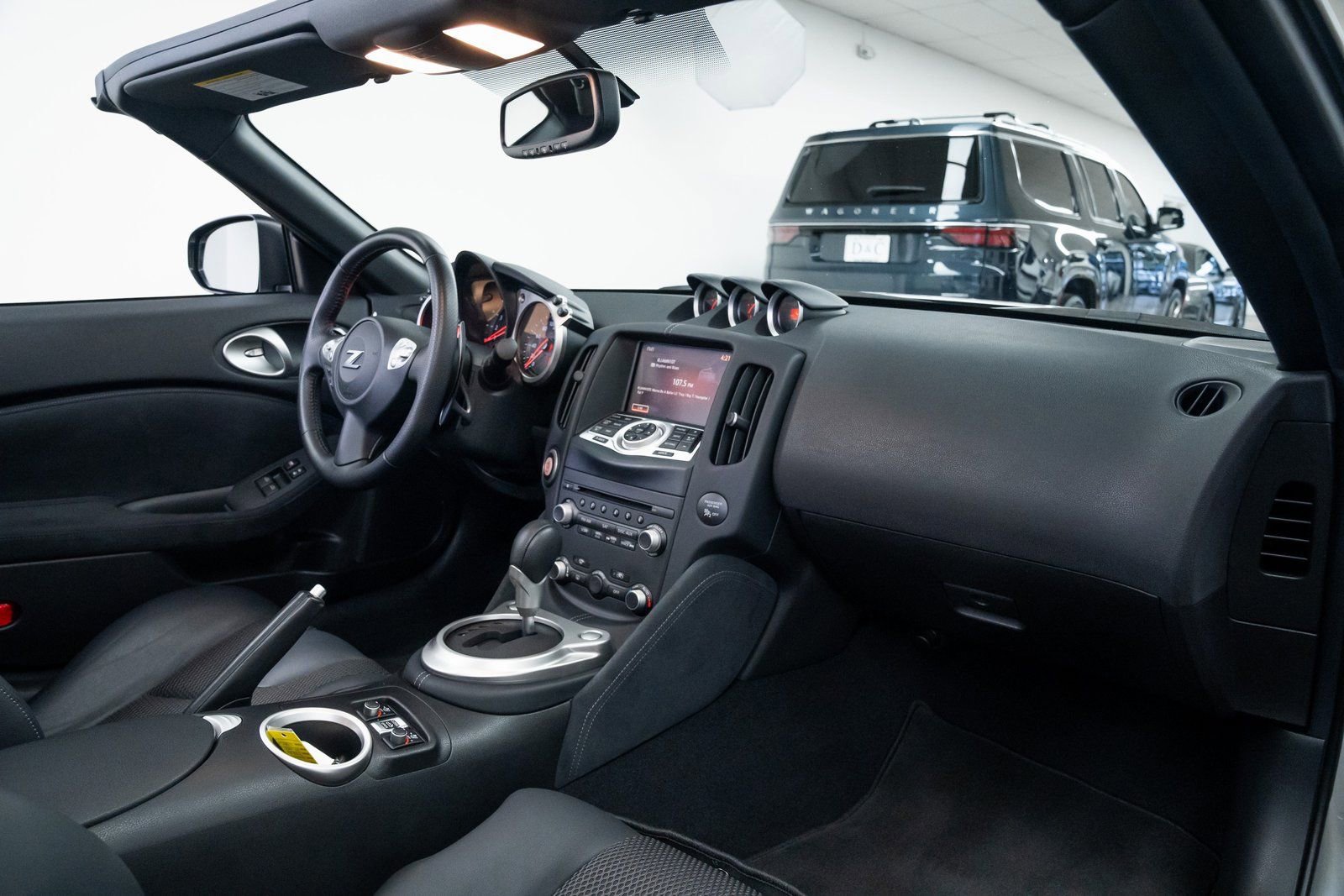 Used 2011 Nissan 370Z Touring image 21