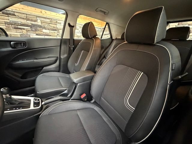 Used 2026 Hyundai Venue SEL FWD image 14