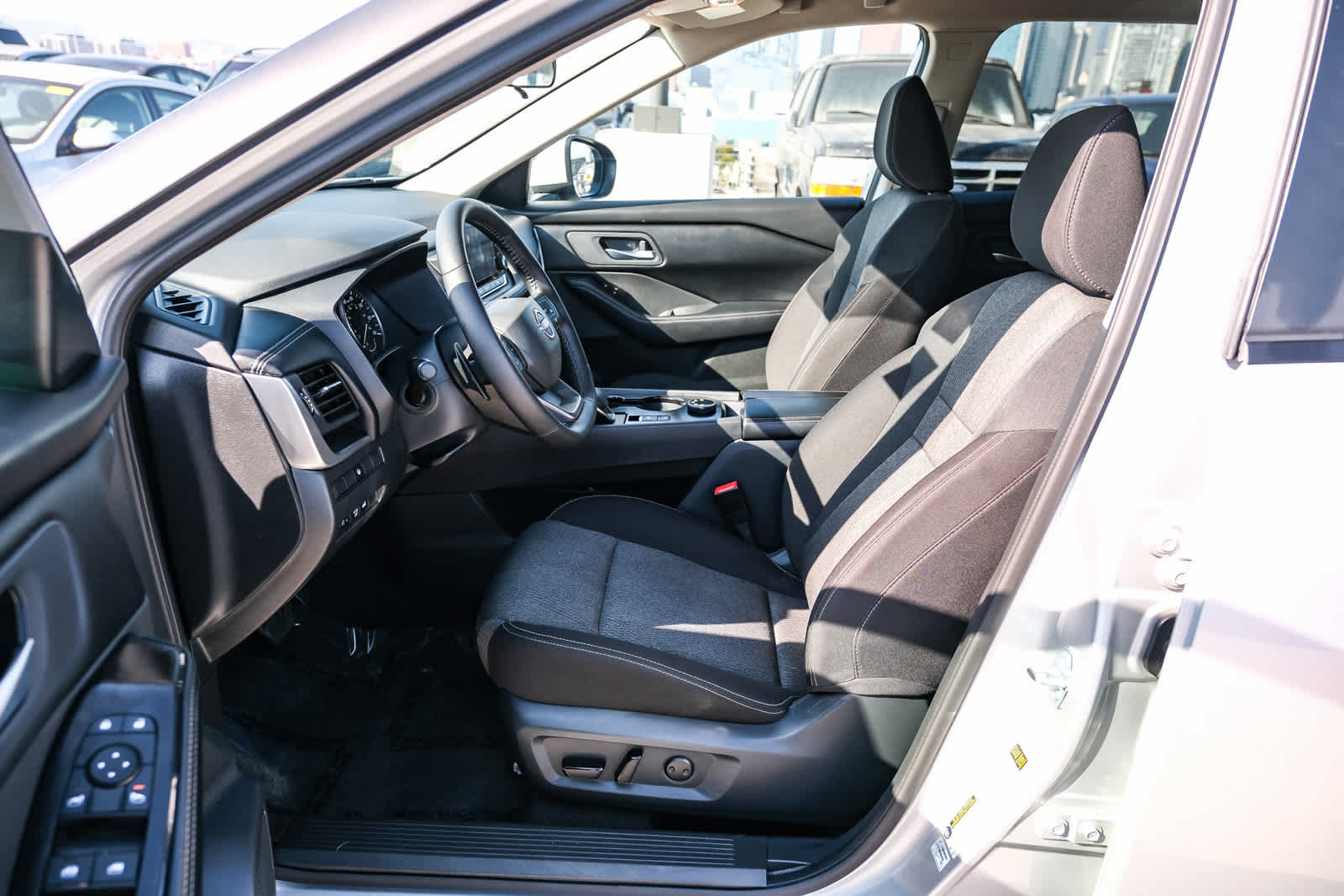 Used 2025 Nissan Rogue SV AWD/4WD image 20
