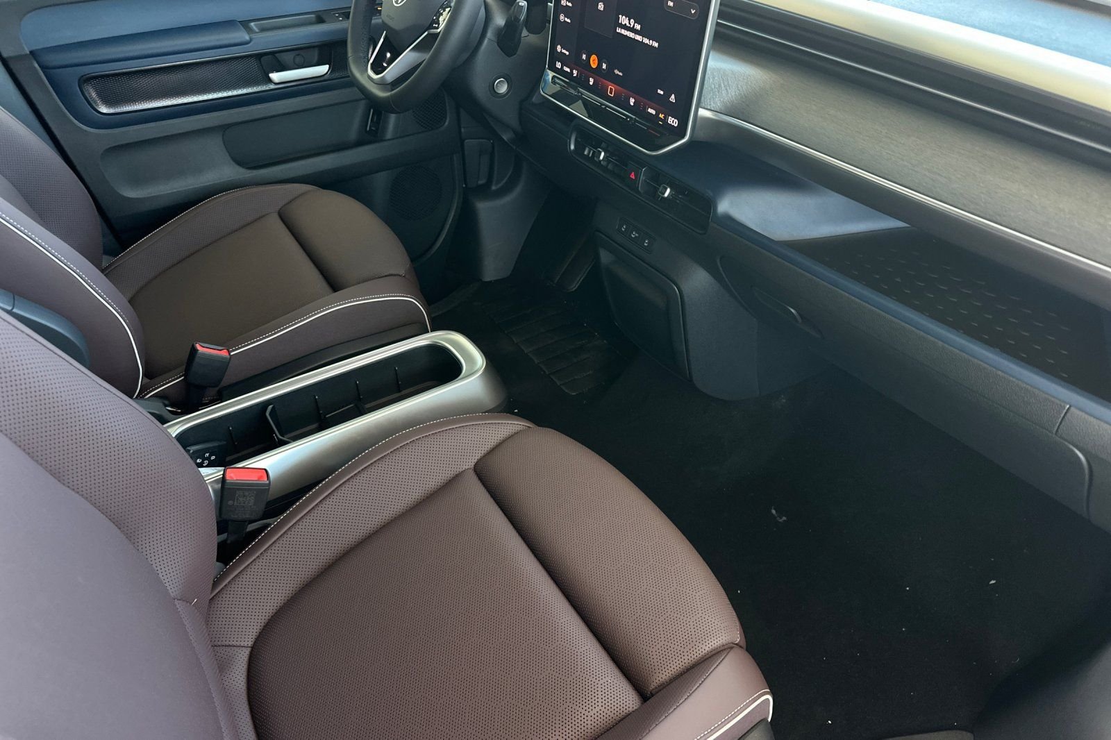 New 2025 Volkswagen ID. Buzz Pro S RWD image 17