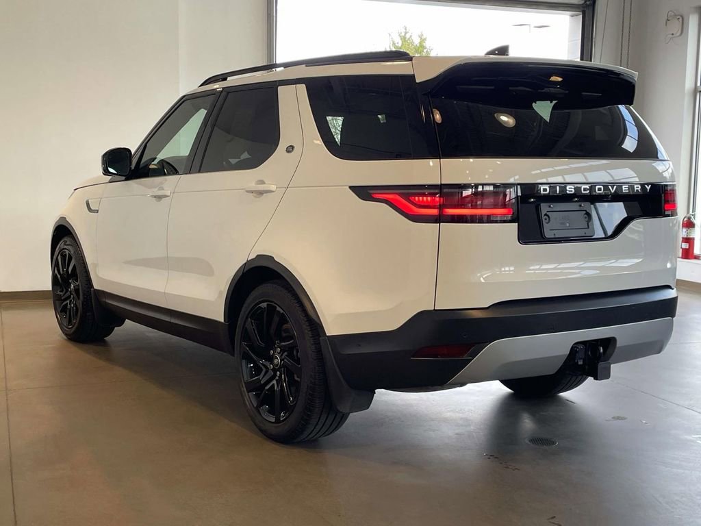 Used 2025 Land Rover Discovery S image 6