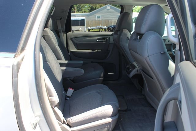 Used 2017 Chevrolet Traverse LT FWD image 12