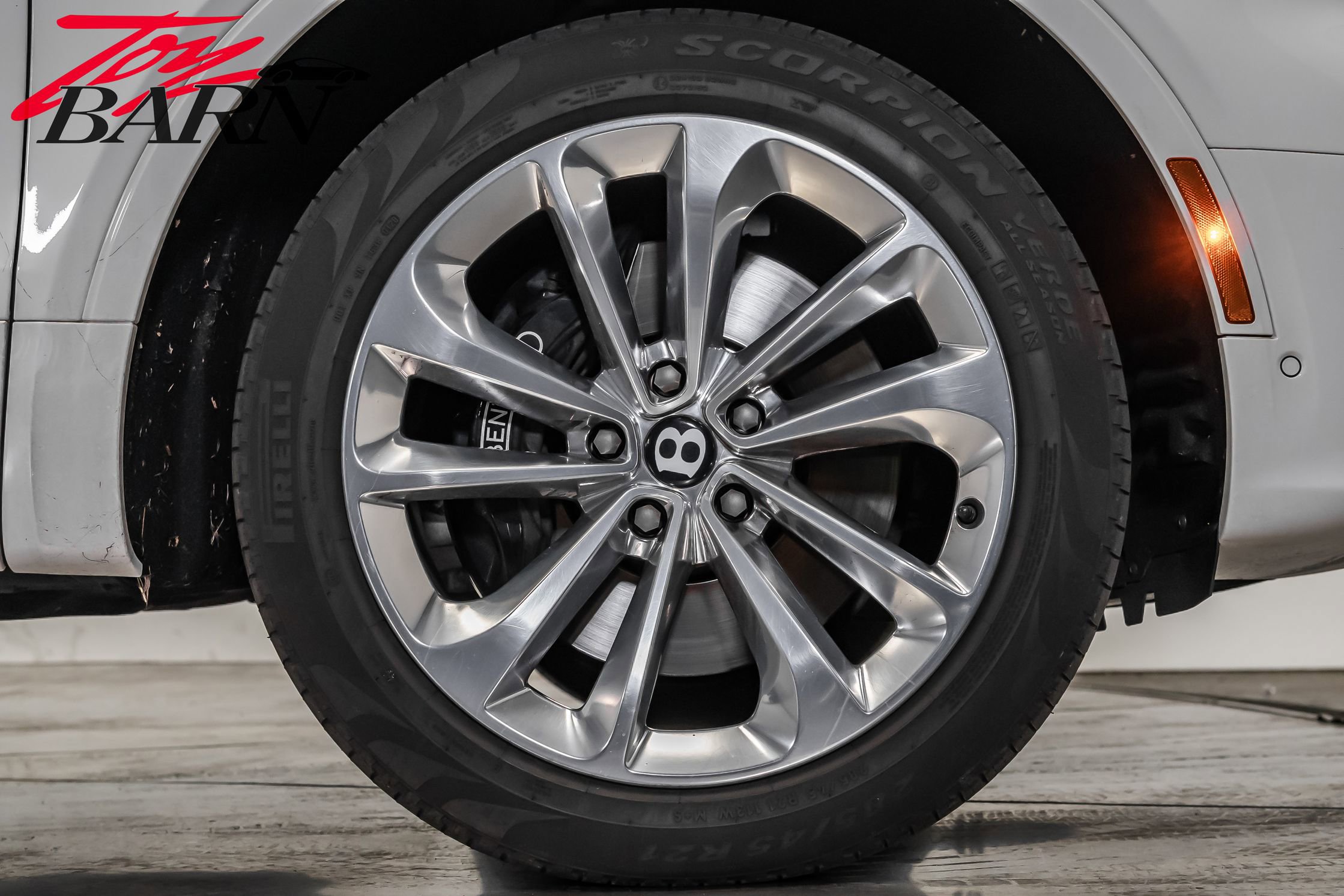 Used 2021 Bentley Bentayga image 16