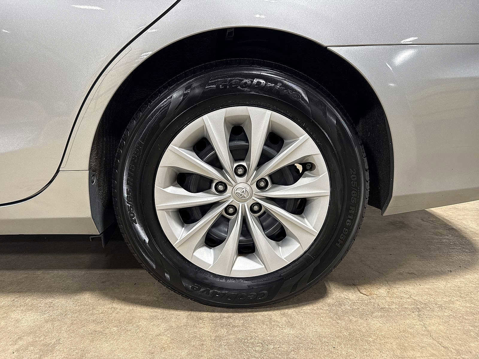 Used 2016 Toyota Camry LE FWD image 10
