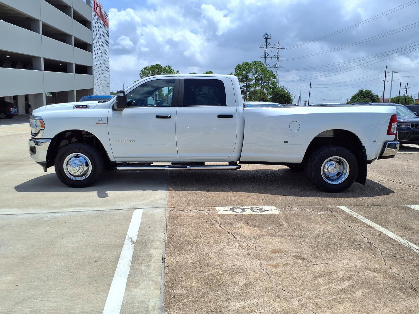 Used 2024 RAM 3500 Big Horn AWD/4WD image 26