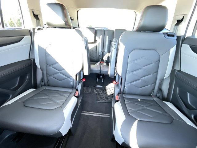 Used 2024 Volkswagen Atlas Peak Edition SEL AWD/4WD image 12