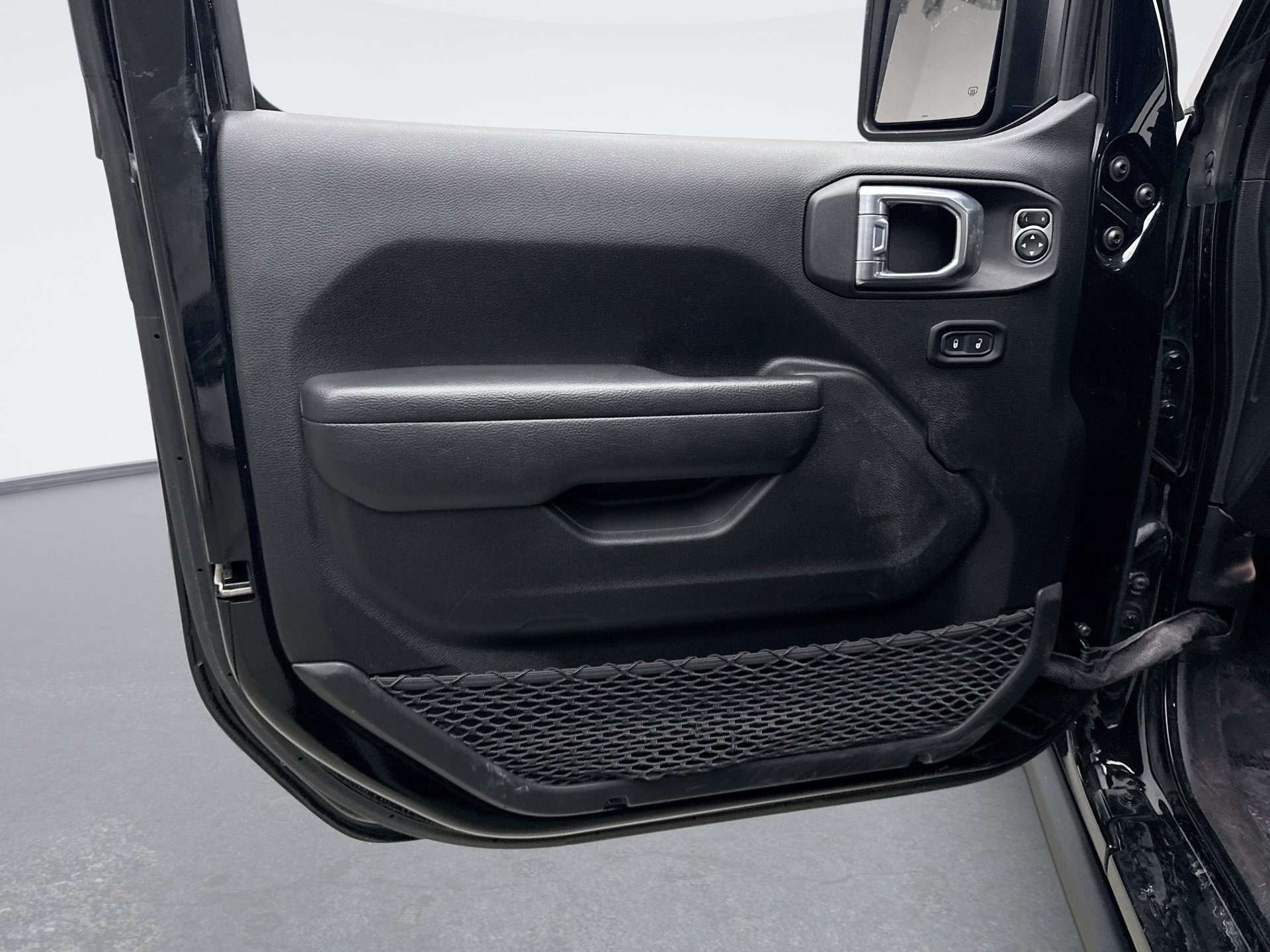 Used 2022 Jeep Wrangler Unlimited Rubicon 4xe w/ Cold Weather Group image 9