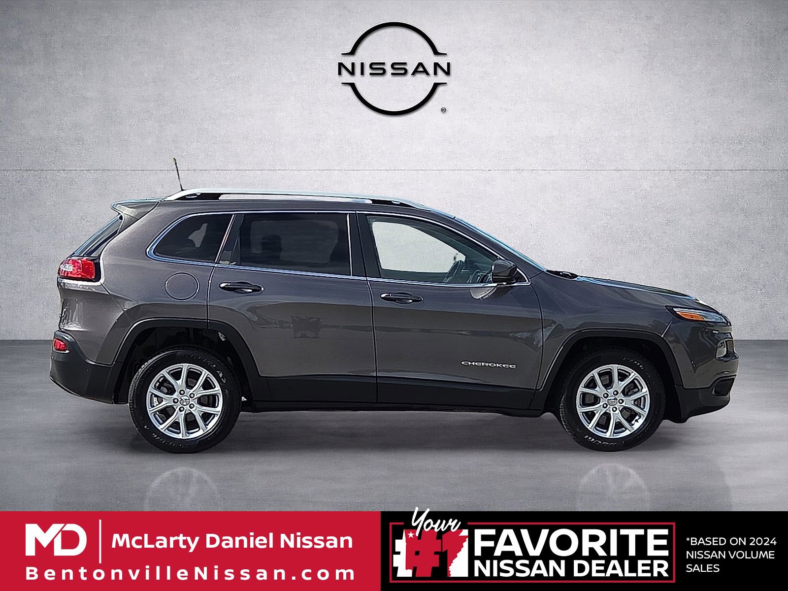 Used 2018 Jeep Cherokee Latitude Plus w/ Comfort/Convenience Group FWD image 6