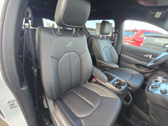 New 2026 Chrysler Pacifica Select w/ S Appearance Package FWD image 13