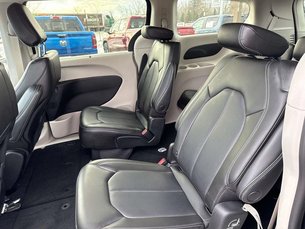 Used 2023 Chrysler Pacifica Touring-L AWD/4WD image 10