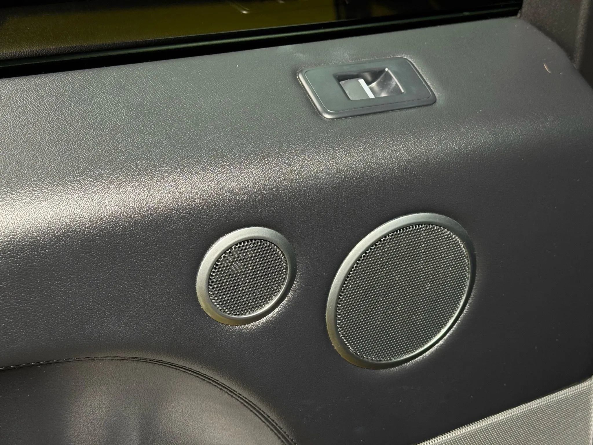 Used 2016 Land Rover Range Rover Sport SE image 23