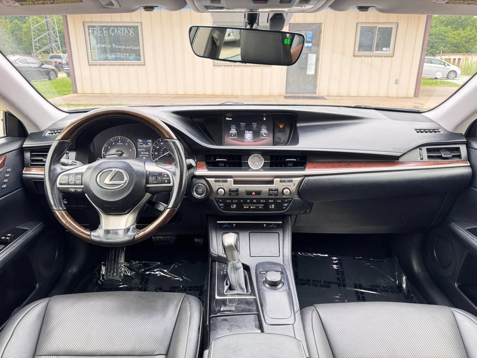 Used 2016 Lexus ES 350 w/ Premium Package w/Wood Trim FWD image 2