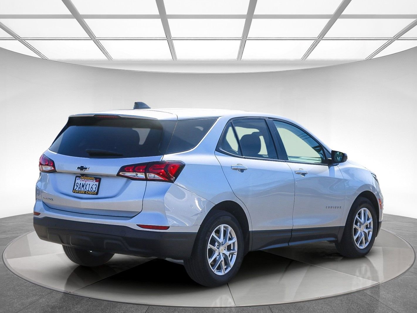 Used 2022 Chevrolet Equinox LS w/ LS Convenience Package image 3