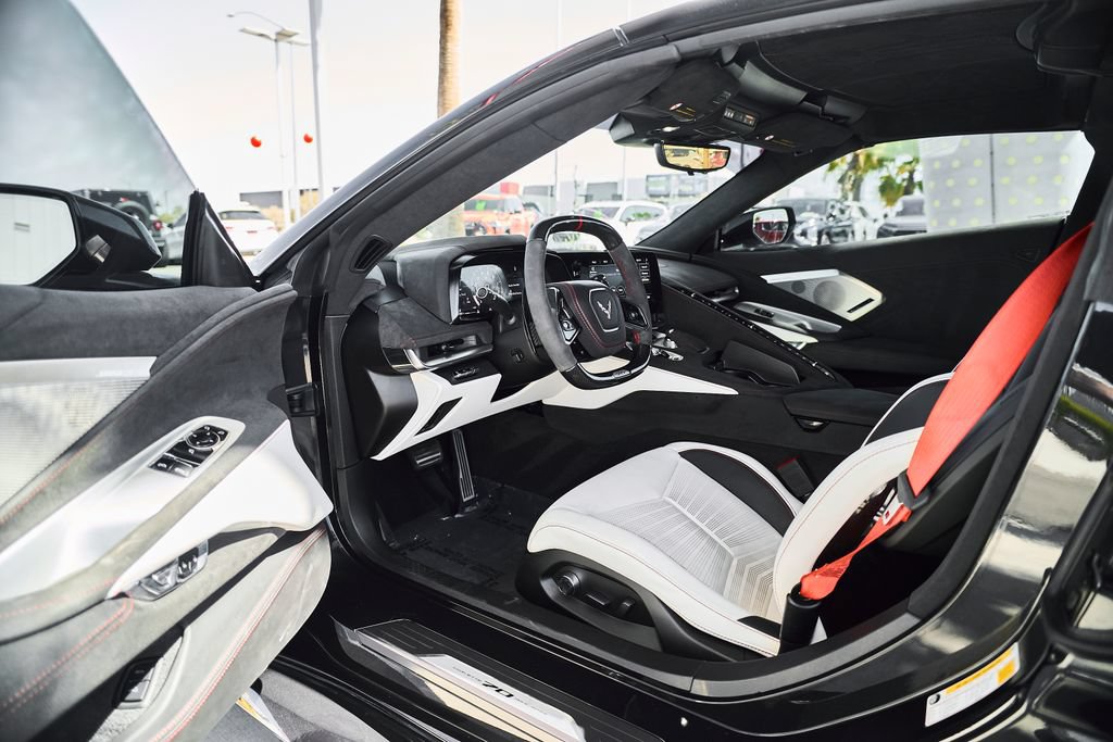 Used 2023 Chevrolet Corvette Z06 RWD image 16
