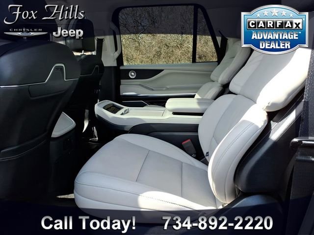 Used 2025 Lincoln Navigator L Reserve AWD/4WD image 12