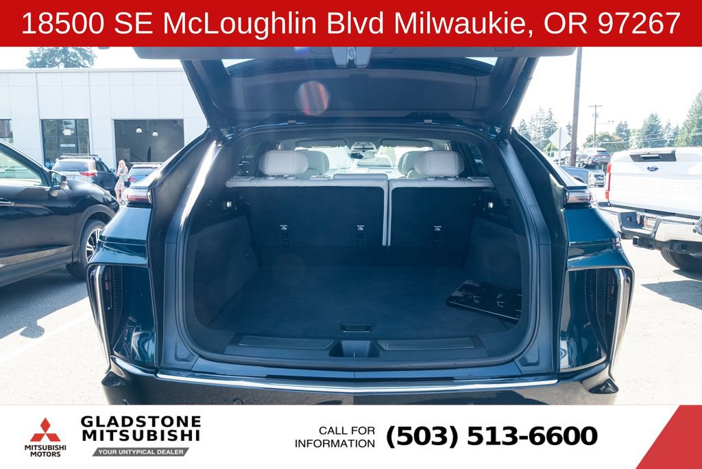 Used 2024 Cadillac Lyriq Luxury AWD/4WD image 8