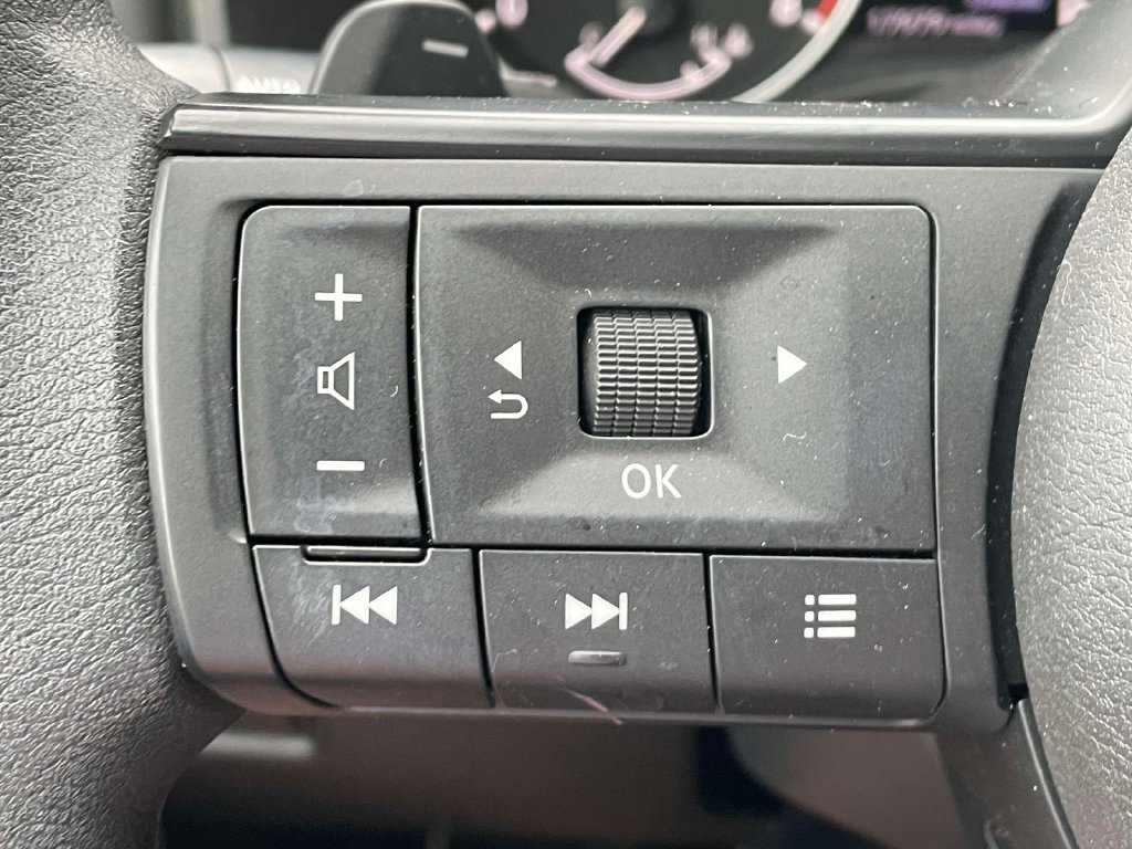 Used 2024 Nissan Rogue SV FWD image 28