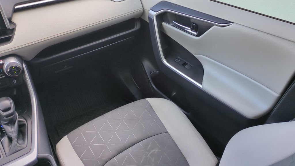 Certified 2024 Toyota RAV4 XLE image 15