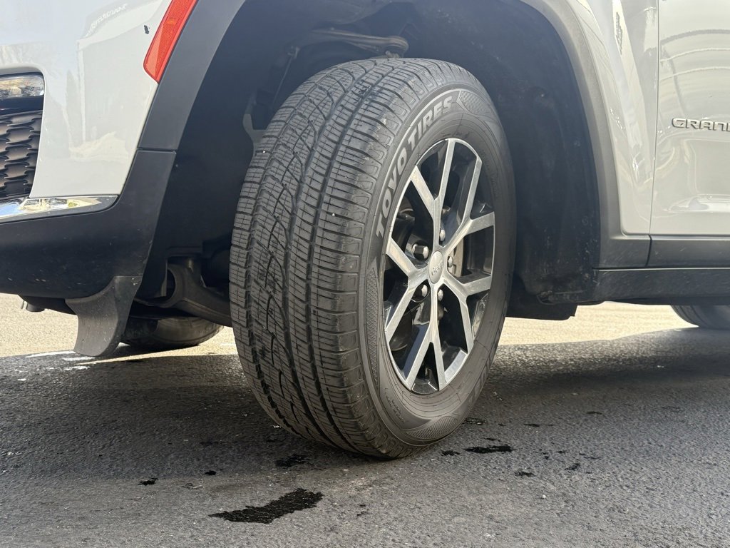 Used 2024 Jeep Grand Cherokee L Limited w/ Trailer Tow Package image 34