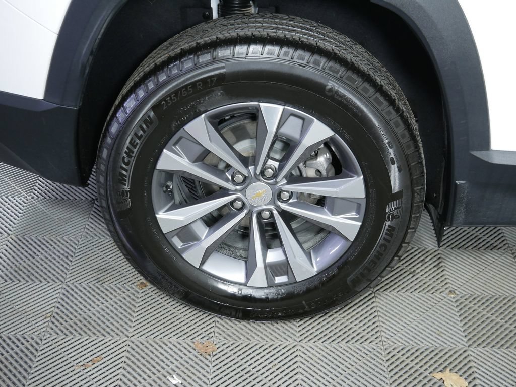 Used 2025 Chevrolet Equinox LT AWD/4WD image 11