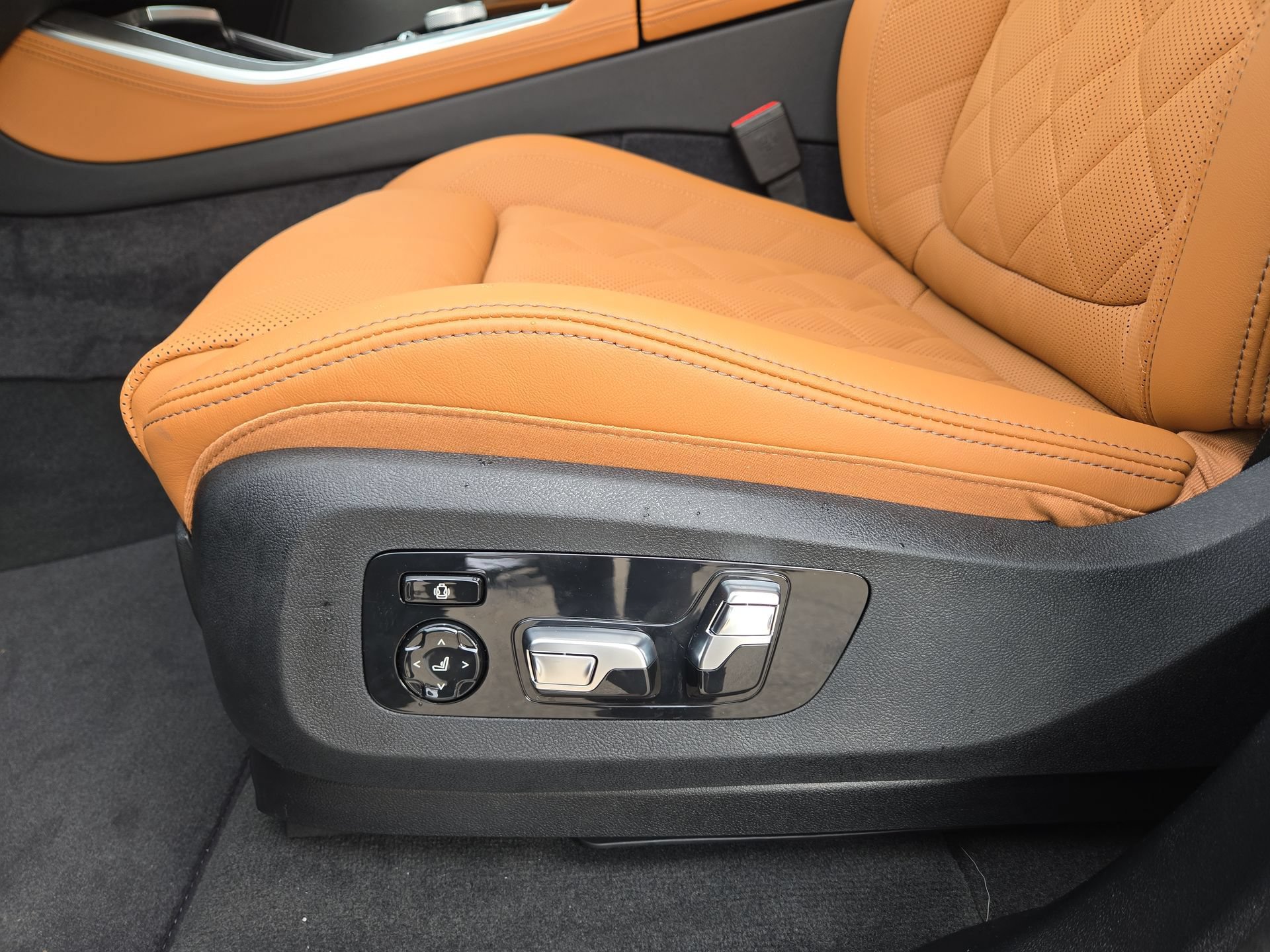 Used 2026 BMW X5 xDrive50e w/ Executive Package AWD/4WD image 17