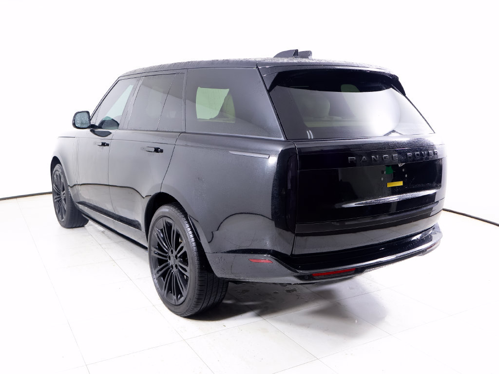 Used 2026 Land Rover Range Rover SE AWD/4WD image 3