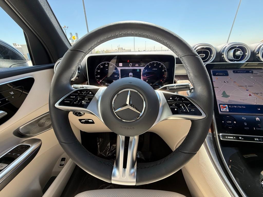 Used 2025 Mercedes-Benz GLC 300 image 9
