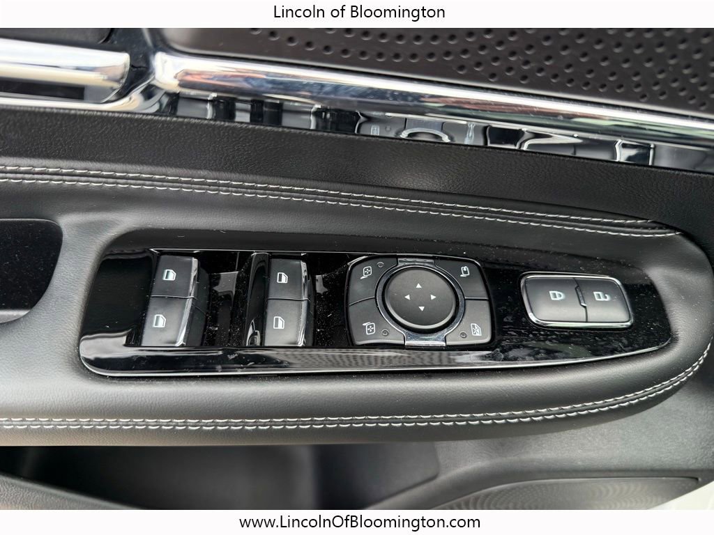 New 2025 Lincoln Corsair Reserve w/ Towing Package image 35