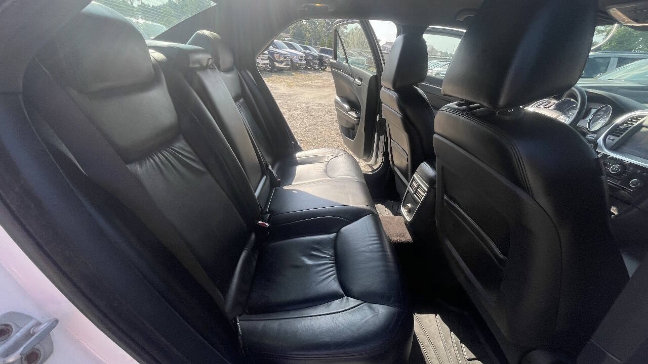 Used 2011 Chrysler 300 Limited RWD image 23