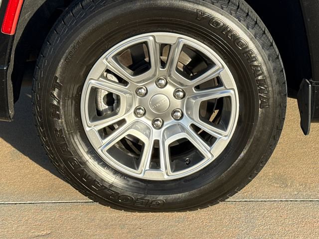 Used 2024 Jeep Wagoneer L 4WD w/ Convenience Group I image 9