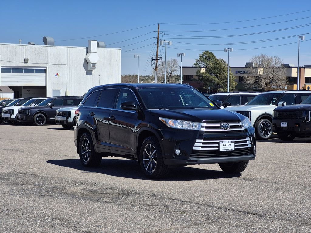 Used 2018 Toyota Highlander XLE image 3