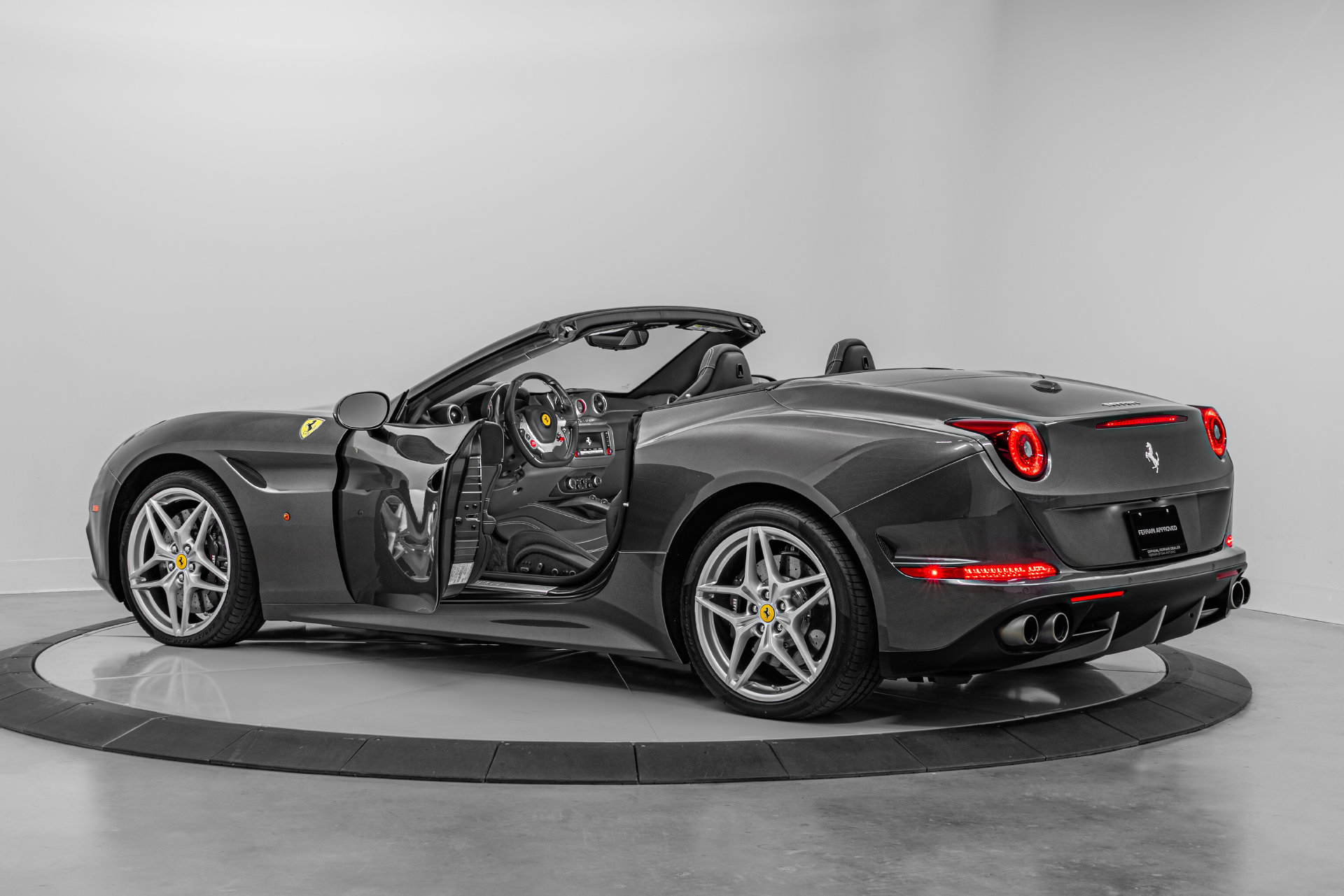 Certified 2016 Ferrari California T RWD image 2