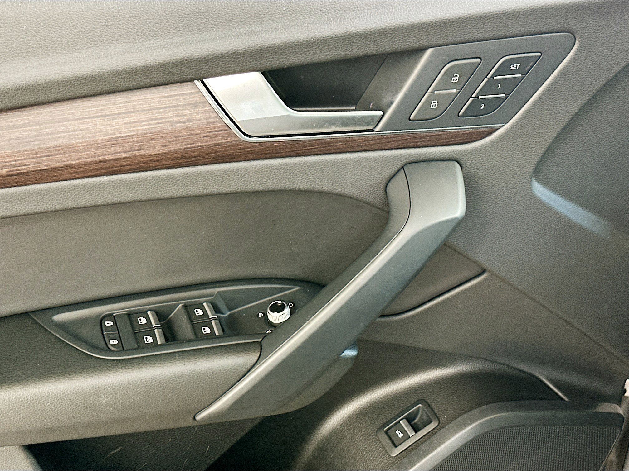 Used 2023 Audi Q5 2.0T Premium w/ Convenience Package image 17