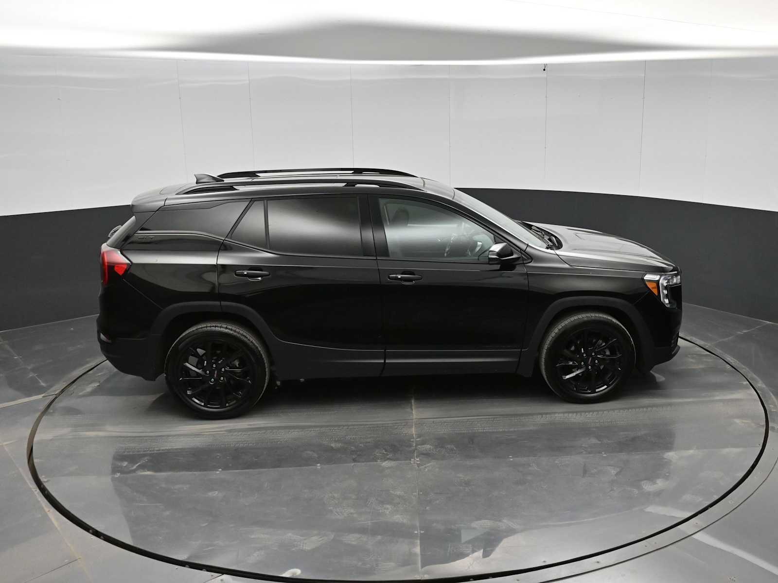 Used 2024 GMC Terrain SLT w/ Tech Package AWD/4WD image 30