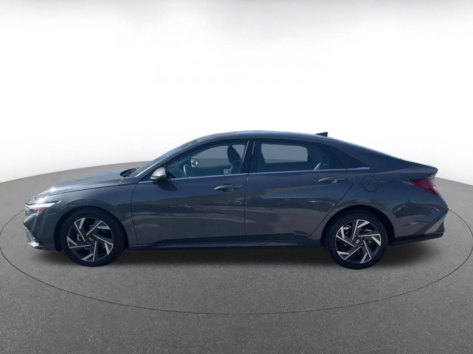 Used 2025 Hyundai Elantra SEL FWD image 9
