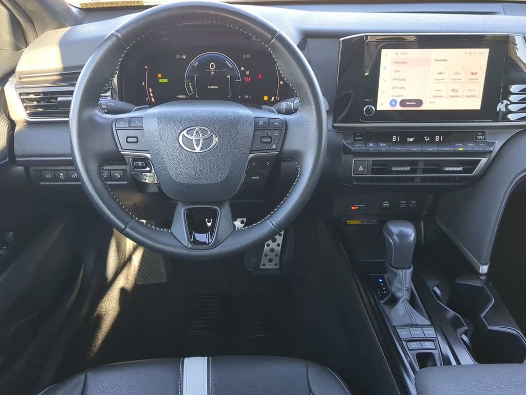 Used 2025 Toyota Camry SE image 14