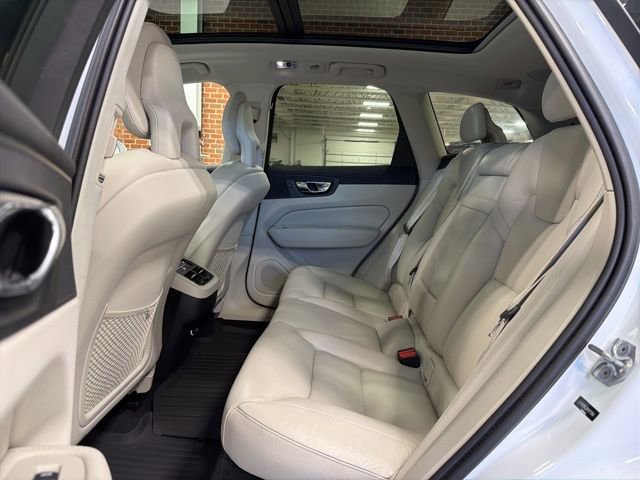 Used 2019 Volvo XC60 T5 Inscription w/ Protection Package image 28