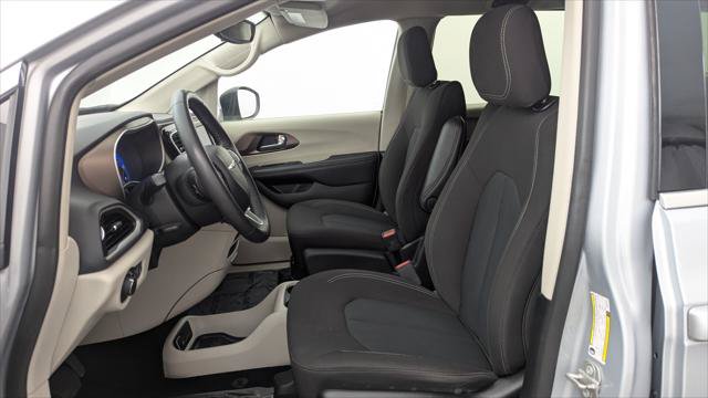 Used 2023 Chrysler Voyager LX FWD image 14