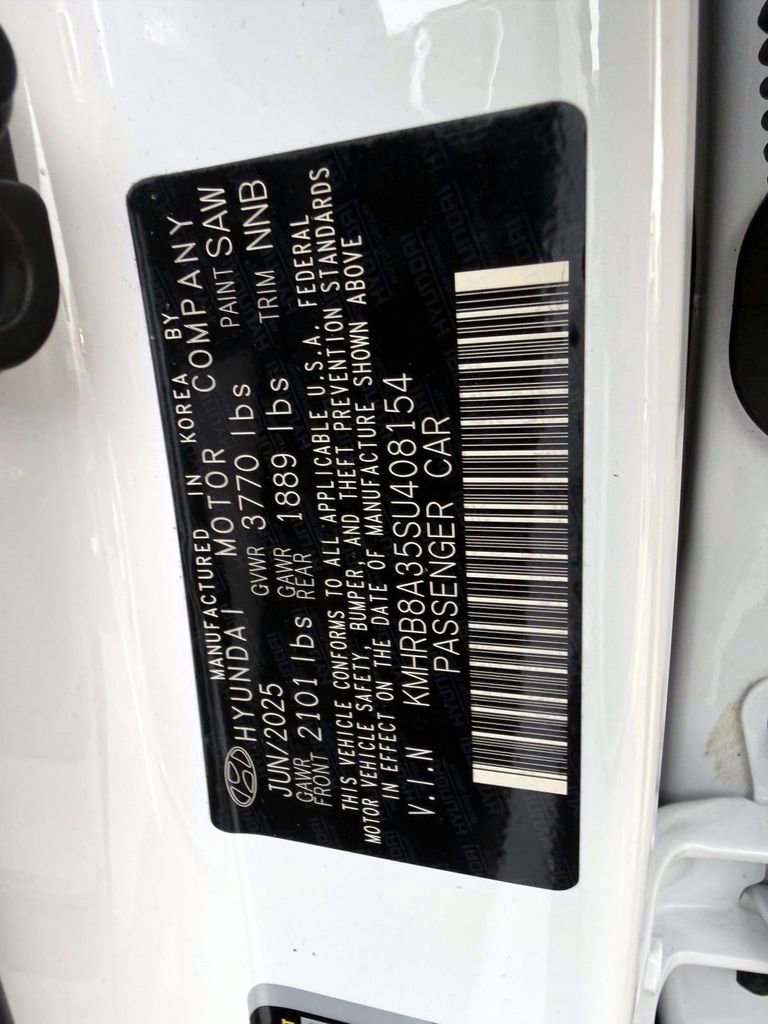 Certified 2025 Hyundai Venue SE image 14